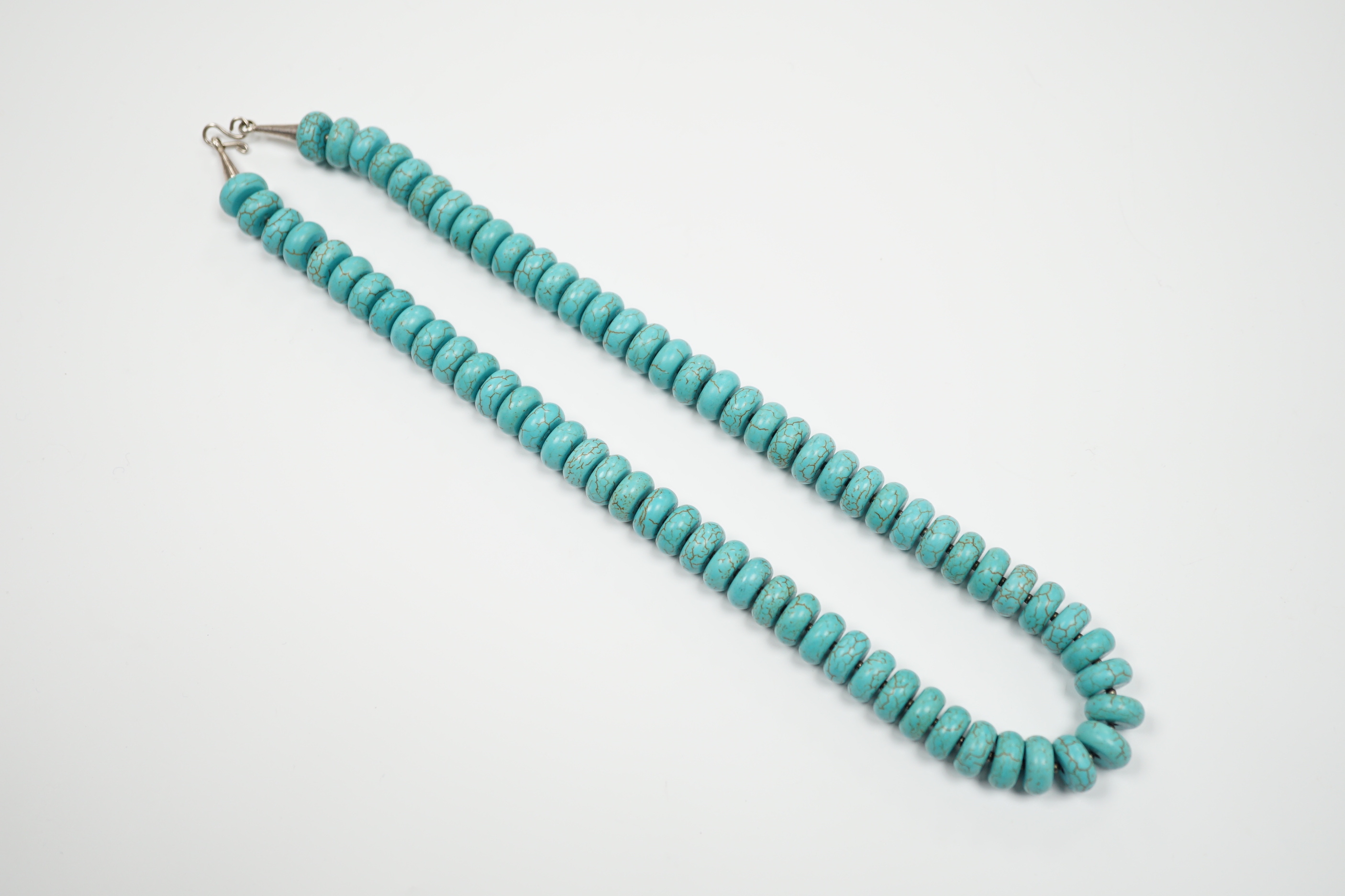 A Navaho turquoise necklace, 45cm.